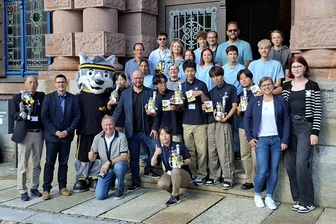 Finals in Dresden, Volleyball in Milkau und Turmbesteigung in Geringswalde: Junge Japaner staunen über die Vielfalt Sachsens - Eine Führung durch das Geringswalder Rathaus gehörte am Montag für die Teilnehmer des Simultanaustauschs und deren Gastfamilien dazu.