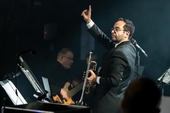 Finanzielle Schieflage: Wie das Orchester des Theaters Plauen-Zwickau Geld einsparen soll - Leo Siberski ist Generalmusikdirektor der Clara-Schumann-Philharmoniker Plauen-Zwickau.