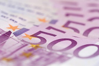 Finanzkrise im Vogtlandkreis spitzt sich zu: Wer zahlt die horrend gestiegenen Sozialausgaben? - Dem Vogtlandkreis galoppieren die Sozialausgaben davon: Grund sind Hilfen für Flüchtlinge und steigende Pflegekosten.