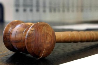 Finanzmakler muss wegen Betrugs ins Gefängnis -