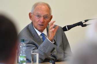 Finanzminister dämpft Erwartung an Wahl-Geschenke - Bundesfinanzminister Wolfgang Schäuble (CDU) hat am Mittwoch bei einer Wahlkampfveranstaltung der CDU in Rochlitz die Erwartung auf größere Wahlgeschenke an die Steuerzahler gedämpft.