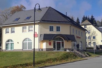 Finanzspritze für künftiges Rathaus: Johanngeorgenstadt erhält halbe Million Euro - Die Stadtverwaltung von Johanngeorgenstadt soll in die frühere Sparkasse ziehen. 