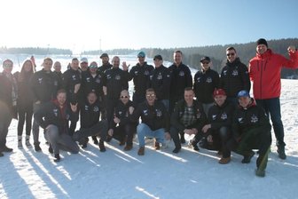 Finnen schauen sich vor Eishockeyturnier in Chemnitz in Oberwiesenthal um - Jens Benedict und Markku Sikström (rechts)