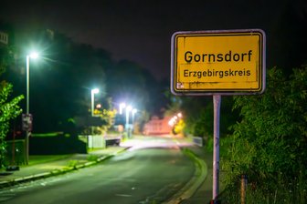 Finsteres Dorf im Erzgebirge: Bürger wollen wieder leuchtende Straßenlampen - Die Straßenbeleuchtung in Gornsdorf ist täglich nur bis kurz nach 23 Uhr angeschaltet.