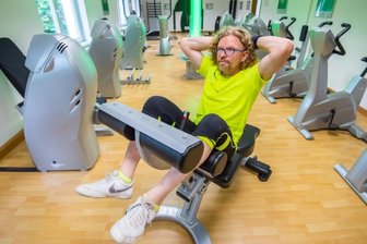 Firma aus Eibenstock investiert in Fitness-Raum für Mitarbeiter - Torsten Georgi arbeitet als Produktmanager bei Elektrowerkzeuge Eibenstock. Er nutzt das neue Fitnessstudio einmal in der Woche: "Ich finde es super, dass ich hier an meiner Arbeitsstelle trainieren kann." So spare er Zeit und Geld und schone den eigenen Geldbeutel, "weil wir das Fitnessstudio kosten nutzen dürfen." 