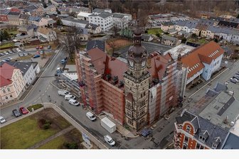 Firma aus Hammerbrücke liefert Möbel fürs Falkensteiner Rathaus - So sah Falkensteins Rathaus zum Anfang des Jahres aus. Zum Jahresende sollen die Mitarbeiter zurückkehren. Die Ausstattung mit Büromöbeln übernimmt die Firma Hammerbrücker Objektmöbel. 