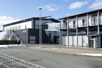 Firma im Vogtland darf mehr als doppelt so hoch bauen als die Regel - Das Firmengelände von Warwick im Gewerbepark in Markneukirchen.