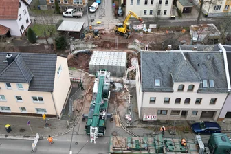 Firma liefert verspätet Fertigteile für neue Brücke in Werdau - Die Baustelle an der Brücke am Alten Schulweg in Steinpleis.
