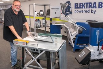 Firma Purkart kauft bekannte Spedition und erweitert Firmenstandort - Stephan Kurzenberger arbeitet bei Purkart als Vertriebsleiter der Marke Elektra Beckum. Er berät Kunden zu den professionellen Elektromaschinen Made in Germany. Das Portfolio reicht von Stromaggregaten über Schweißgeräte, Gartenhäcksler, Brennholzwippsägen, Bandsägen bis hin zu Baukreissägen. 