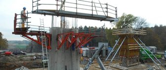 Firmen ärgert der Klau am Bau - 
              <p class="artikelinhalt">Nicht nur abgeschiedene Baustellen sind gefragte Orte der Diebe, auch Großbaustellen wie die A 72 (Foto: bei Penig). Vom Bau der A 72 bei Niederfrohna entwendeten Langfinger einen Turbolader.</p>
            
