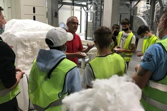 Firmenbesuch statt Wandertag - Schüler der Klasse 8 waren diese Woche bei Norafin in Mildenau. 