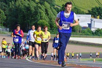 Firmenlauf auf dem Sachsenring: Wer will für das „Freie Presse“-Leserteam starten? - Der Firmenlauf auf dem Sachsenring erfreut sich immer größerer Beliebtheit.