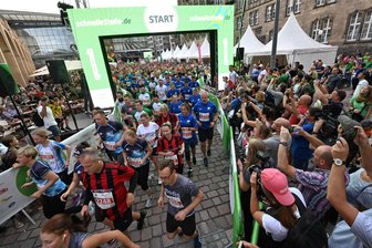Firmenlauf Chemnitz legt Verkehr in Innenstadt lahm - Tausende Läufer werden am Mittwoch beim Firmenlauf in Chemnitz dabei sein. Im vergangenen Jahr waren es 6800 Teilnehmerinnen und Teilnehmer.