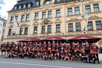 Firmenlauf Erzgebirge: Sportsgeist rettet Traditionsveranstaltung trotz klammer Stadtkasse - Stattliche Aufstellung: Beim Firmenlauf Erzgebirge ist der Professional Security Service aus Aue sowohl auf als auch an der Strecke vertreten.