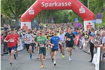 Firmenlauf in Aue findet dieses Jahr nicht in Aue statt: Baustellen zwingen Traditions-Event zum Ortswechsel - Mehr als 1000 Starter zählt der Firmenlauf Erzgebirge in Aue jedes Jahr. Ende Mai findet die nächste Auflage statt - diesmal allerdings nicht in Aue.
