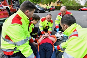 First Responder in Mittelsachsen: Soll es weitere Gruppen der schnellen Retter geben? - Übung der First-Responder-Einsatzgruppe der Freiwilligen Feuerwehr Halsbrücke mit Abteilungsleiter Guido Rudolph.