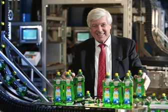 Fit – Ein Spülmittel und sein Siegeszug - Wolfgang Groß ist der Geschäftsführer der Fit GmbH im ostsächsischen Hirschfelde. Er kam einst aus dem Westen Deutschlands und hat um den Erhalt der Firma und des Standortes gekämpft.