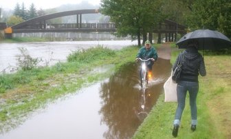Flöha: Mit dem Wasser kam Stopp für Feldarbeit - 
              <p class="artikelinhalt">So sah der Weg an der Flöha in Höhe des Pufendorfgymnasiums in Flöha am Dienstag aus ...</p>
            
