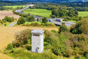 Flächen-Enteignungen im früheren Grenzgebiet: Finsteres Kapitel DDR-Geschichte aufgearbeitet - Zum Grünen Band gehört auch der frühere Grenzturm Heinersgrün an der A 72.