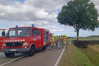 Flächenbrand bei Tanneberg: Feuerwehr verhindert Ausbreitung - Die Feuerwehren konnten den Böschungsbrand schnell löschen.