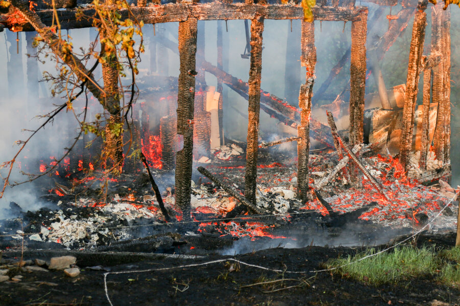 Flammen zerstören Großrückerswalder Jugendklub - Ein Jugendtreff in Großrückerswalde ist am Mittwochabend komplett abgebrannt.