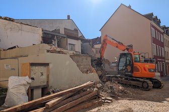 Fleischerei Gelbrich in der Freiberger Altstadt: Schuttberge, wo die alte Räucherei stand - 