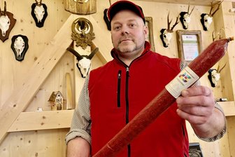 Fleischermeister aus dem Erzgebirge erfindet die Kulturhauptstadt-Wurst - Fleischermeister Alexander Lauckner aus Bernsbach hat exklusiv für die Kulturhauptstadt Chemnitz eine Salami kreiert.