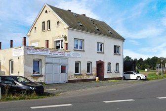 Fleischermeister bringt Post und Bier - Ansichtskarte um 1900.