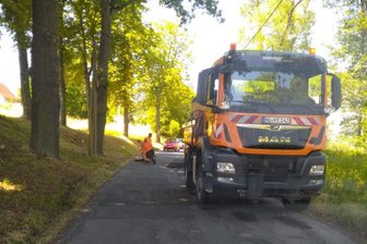 Flickenteppich in Falkenau: Neue Straßenbau-Bürgerinitiative zählt schon 400 Mitglieder - Alexander Peuckert hat die Ausbesserungsarbeiten auf der Ortsdurchfahrt für die Internetseite der Bürgerinitiative dokumentiert. Die Arbeiten seien diesmal gründlicher und umfangreicher gewesen, sagt er. 