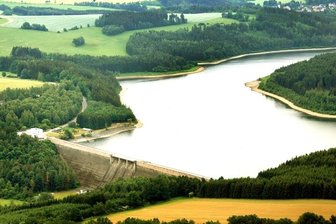 Fließt Trinkwasser aus dem Vogtland bald nach Bayern? - Die Talsperre Dröda liegt nur wenige Kilometer von der bayerischen Landesgrenze entfernt. Fließt aus dem größten Trinkwasserreservoir des Vogtlands bald Wasser nach Franken?