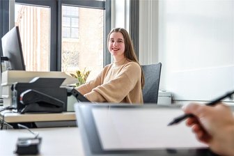 Flöha: Bürgerservice eröffnet am Donnerstag im neuen Wasserbau-Domizil - Marie Lange in ihrem neuen Büro. Der Bürgerservice eröffnet am Donnerstag im neuen Domizil im Wasserbau der Alten Baumwolle.