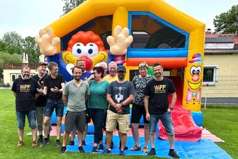 Flöha feiert die große Kindertagsparty an der Zschopau - Hüpfburg steht bereit: Mitglieder der Wählerinitiative Flöha-Falkenau laden zur Kindertagsparty.