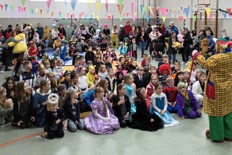 Flöha im Narrenfieber: Rathaus-Schlüssel an Prinzessin Mia und Prinz Levi übergeben - Wie im Vorjahr findet in Flöha ein Kinderfasching statt: am Samstag in der Aula der Oberschule.
