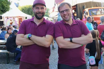 Flöha: Soll das Straßenfest zum Parkfest werden? - Freuen sich auf das Straßenfest: Organisator Andre Riedel (rechts) und Vereinsvorsitzender Manuel Grießbach.