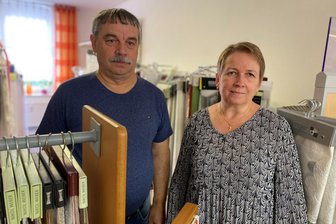 Flöha: Warum die Walthers ihr Geschäft mit einem lachenden und einem weinenden Auge schließen - Uwe und Katrin Walther schließen ihr Gardinen-Fachgeschäft in Flöha Ende Februar. Vor ziemlich genau 25 Jahren wurde das Geschäft eröffnet.