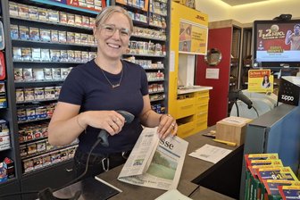 Flöha: Wie aus einem Kiosk mit Post jetzt eine Post mit Café wird - Isabella Ender gehört neu zum Serviceteam im Kiosk „Alte Post“. Sie hat bereits früher im Schreibwarengeschäft Mahler den Postservice erledigt.