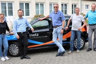 Flöha will Energie sparen - Flöhas Oberbürgermeister Volker Holuscha (Mitte) war zu Besuch bei derInetz-Betriebsstelle Flöha. Mit dabei waren auch Bauamtsleiter Andre Stefan, Kämmerin Janet Pentke, Karsten Leonhardt von Eins-Energie, Stadtrat Hans-Jürgen Kühn, Inetz-Geschäftsführer Jörg Scheibe und Inetz-Betriebsstellenleiter Uwe Wiesner (v. l.).