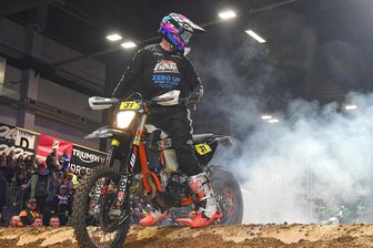 Flöhaer Geländefahrer hat bei EM-Rennen in Sachsenarena doppeltes Pech - Enttäuschter Blick zurück: Beim Super-Enduro in der Sachsenarena in Riesa hat René Dietrich die Wertungsläufe der Europameisterschaft verpasst und konnte keine weiteren Punkte einfahren.