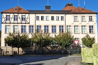 Flöhaer Oberschule feiert 125 Jahre: Ein Wochenende voller Höhepunkte - Die Oberschule Flöha-Plaue wurde in den vergangenen Jahren immer wieder saniert.