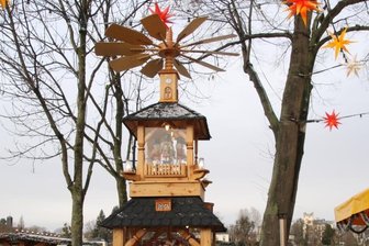 Flöhaer Pyramide dreht sich in Dresden - In Dresden am Fährgarten ist sie zu bewundern - die Pyramide aus Flöha.