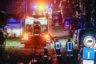 Flöhaer Wehr löscht Feuer in Talstraße - Mit fünf Fahrzeugen und 22 Leuten ist die Flöhaer Wehr in die Talstraße ausgerückt.