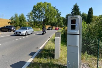 Flöhas einziger Blitzer verschwindet bis Jahresende: Warum das nicht alle freut - Der einzige stationäre Blitzer in Flöha wird bis Jahresende abgebaut.