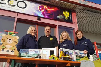 Flohmarkt lockt am Samstag in den früheren Oelsnitzer Penny-Markt - Freuen sich auf den Flohmarkt: Vera Meinel, Maurice Stielow, Ines Wild und Nadine Lippert (v. li.).