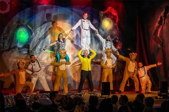 Flower Power, Umzug und Männerballett: Der Peniger Faschingsclub hat eine Saison voller Höhepunkte vor sich - Auch wenn die Herren vom Männerballett vom Faschingsclub Penig nicht blankziehen, so gibt es für die Damen doch eine Menge zu gucken.