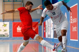 Flucht aus der Ukraine führt Brasilianer nach Hohenstein - Jonathan Santiago (rechts) darf bei HOT 05 nun endlich auch in Spielen mitmischen. 