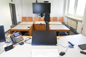 Flucht vor der Polizei, Vergewaltigung und Doping - diese Verfahren beschäftigen das Freiberger Amtsgericht - Blick in einen Verhandlungssaal im Amtsgericht Freiberg.
