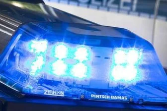 Fluchtversuch gescheitert: Mann mit mehreren Tütchen Drogen gefasst -