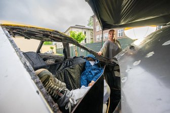 Fluchtversuch im Opel Manta endet im Kaßberg-Gefängnis: Die Geschichte von Krystina Hauck - In einem umgebauten Opel Manta wollte Krystina Hauck über die Grenze fliehen. Doch sie landete im Gefängnis Kaßberg. Am Donnerstagabend erzählte sie in der Gedenkstätte ihre Geschichte.