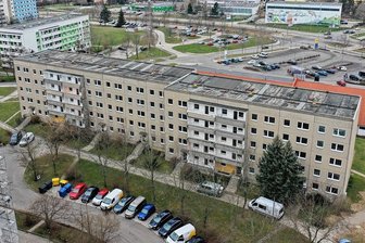 Flüchtlingsheim in Eckersbach: Kritik an Standort und Informationspolitik - Hier sollen ab Juni 170 Asylbewerber wohnen: der Wohnblock an der Heisenbergstraße. 