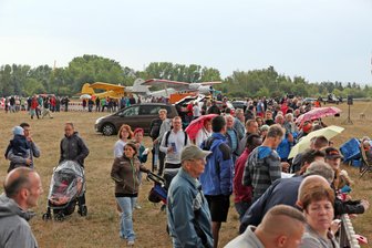 Flugschau lockt Besucherscharen -